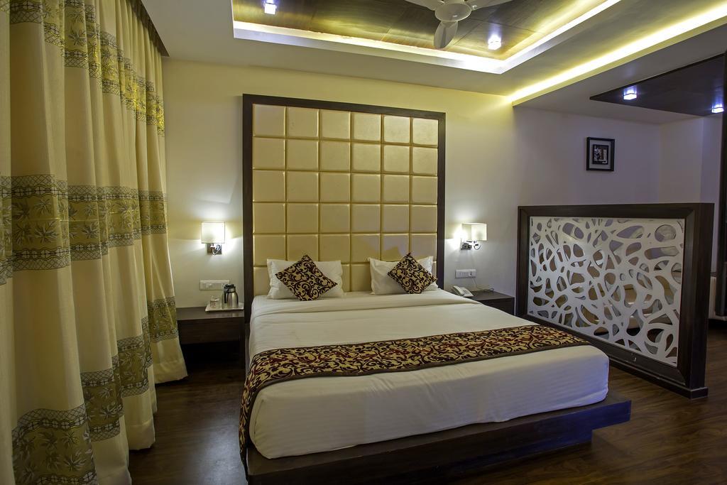 Ravi Residency Hotel Morbi Стая снимка