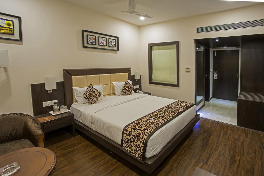 Ravi Residency Hotel Morbi Стая снимка