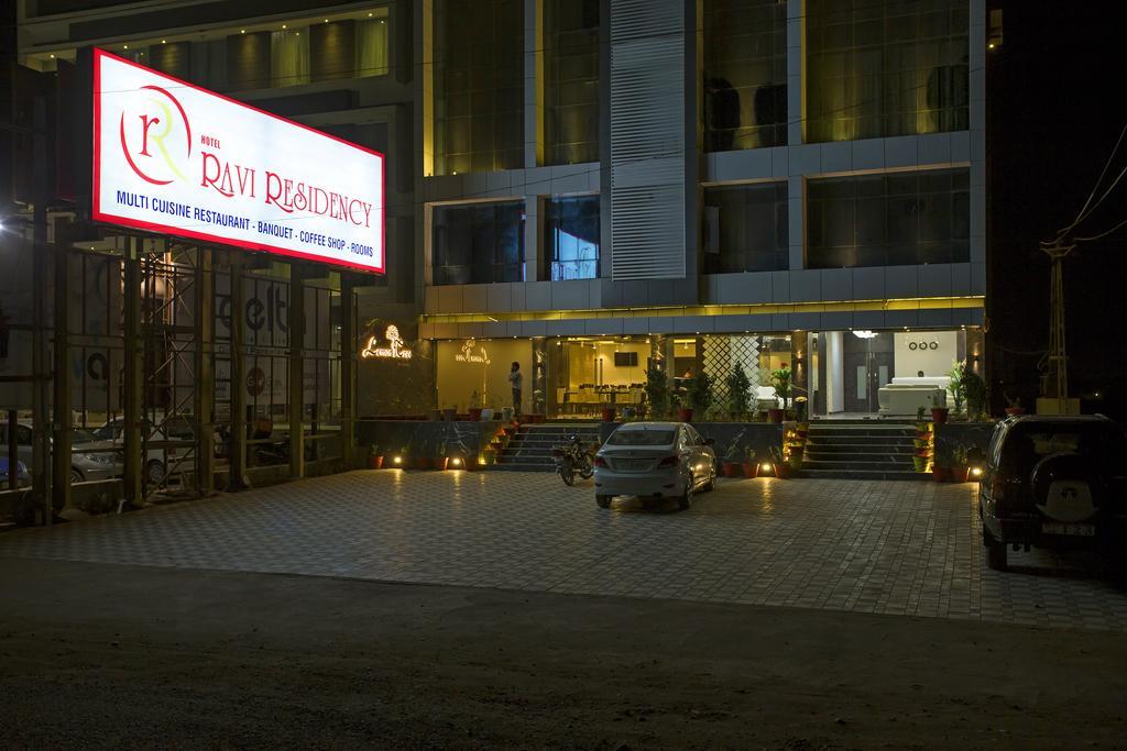 Ravi Residency Hotel Morbi Екстериор снимка