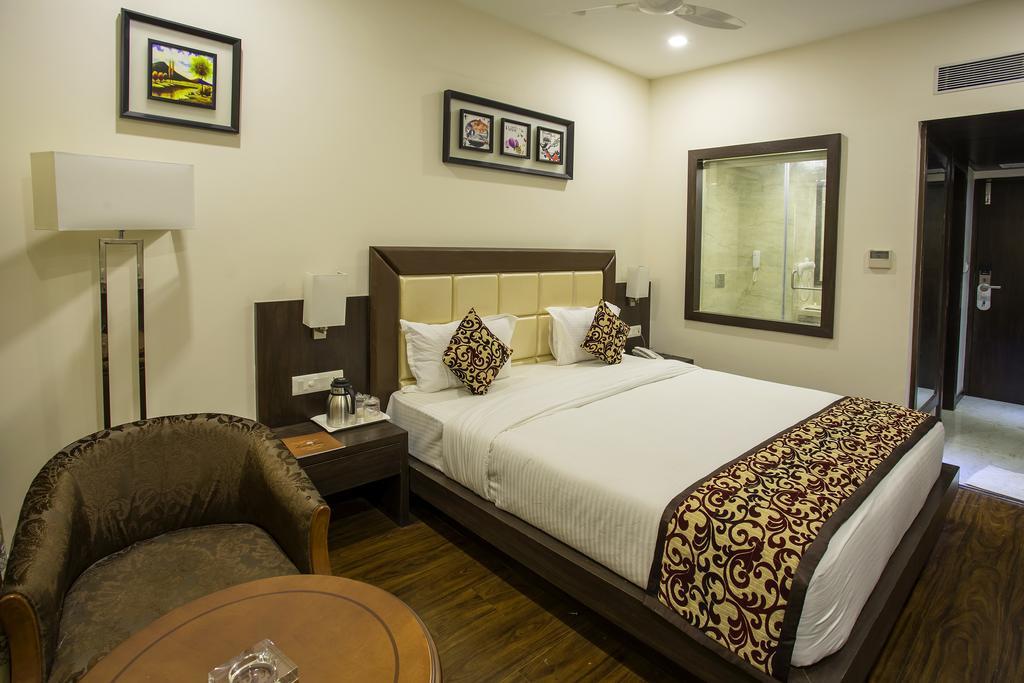 Ravi Residency Hotel Morbi Стая снимка