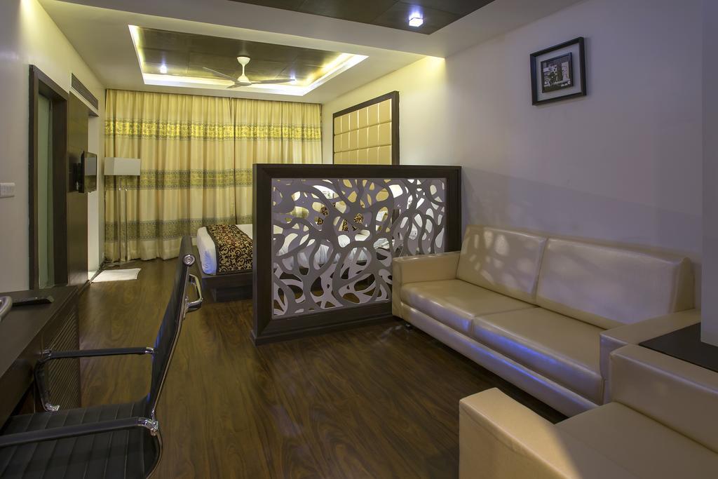 Ravi Residency Hotel Morbi Стая снимка