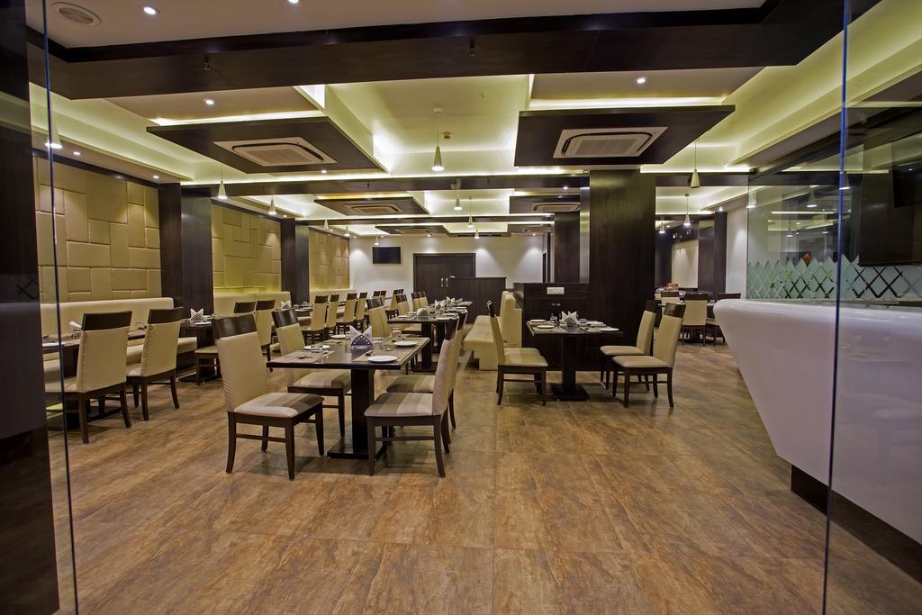 Ravi Residency Hotel Morbi Екстериор снимка