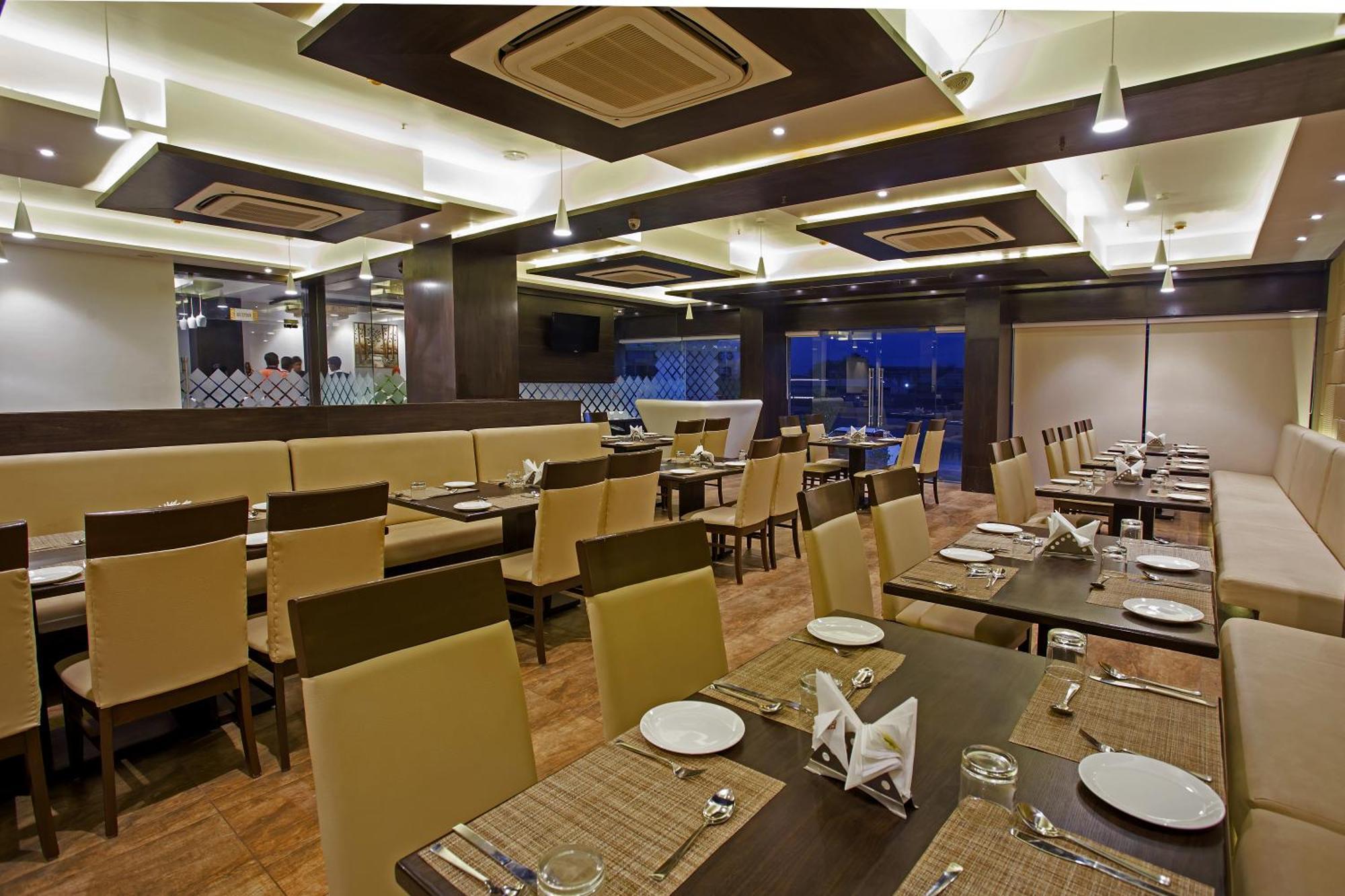 Ravi Residency Hotel Morbi Екстериор снимка