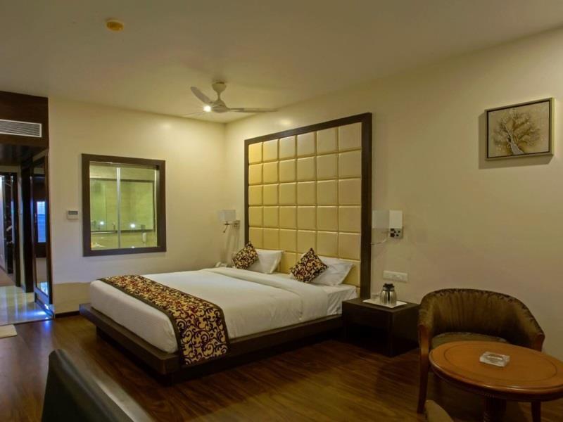 Ravi Residency Hotel Morbi Екстериор снимка