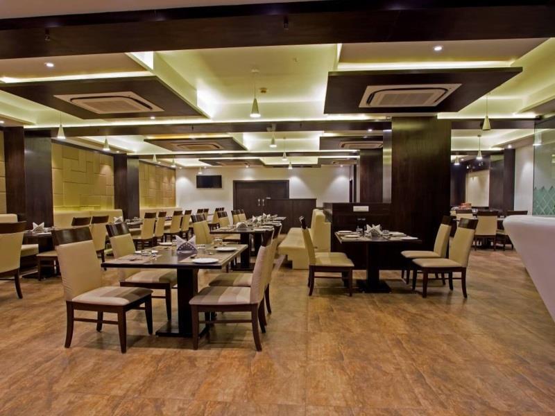Ravi Residency Hotel Morbi Екстериор снимка